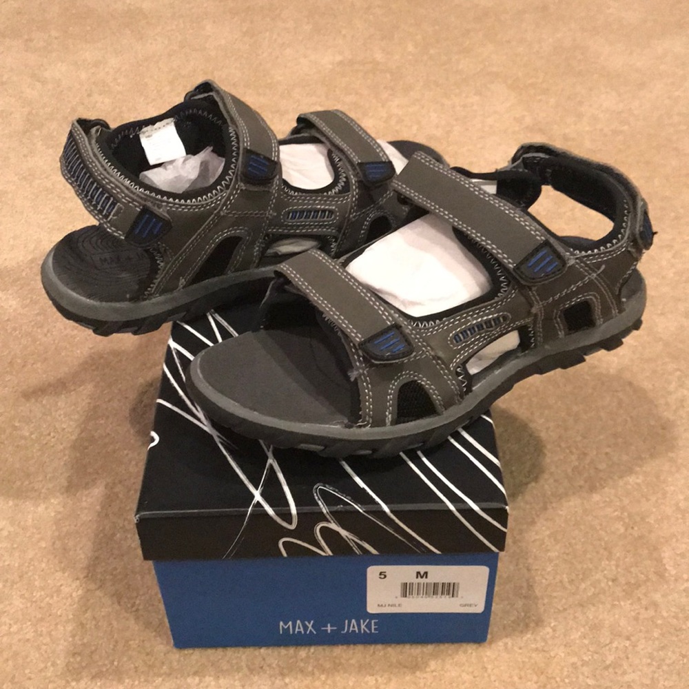 Boys NWT sandals